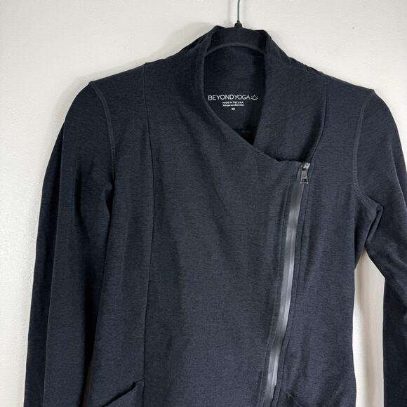 Beyond Yoga Jacket Womens Size XS Black‎ Off Set Zipper Athletic Running USA - Picture 3 of 12